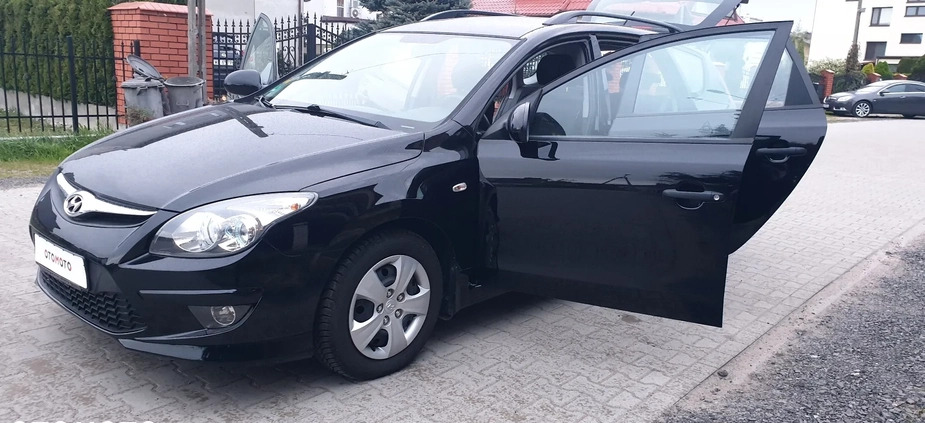 Hyundai I30 cena 26500 przebieg: 73318, rok produkcji 2013 z Łaskarzew małe 277